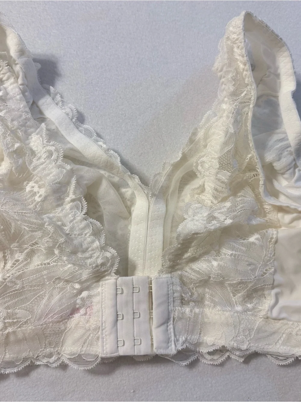 New Breezies Soft Support Lace Wirefree Unlined Bra. Size Large
